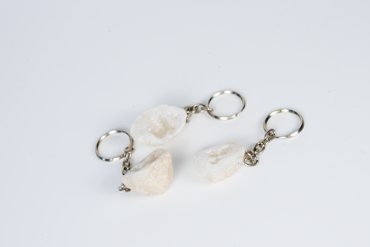 Bergkristal geode sleutelhanger